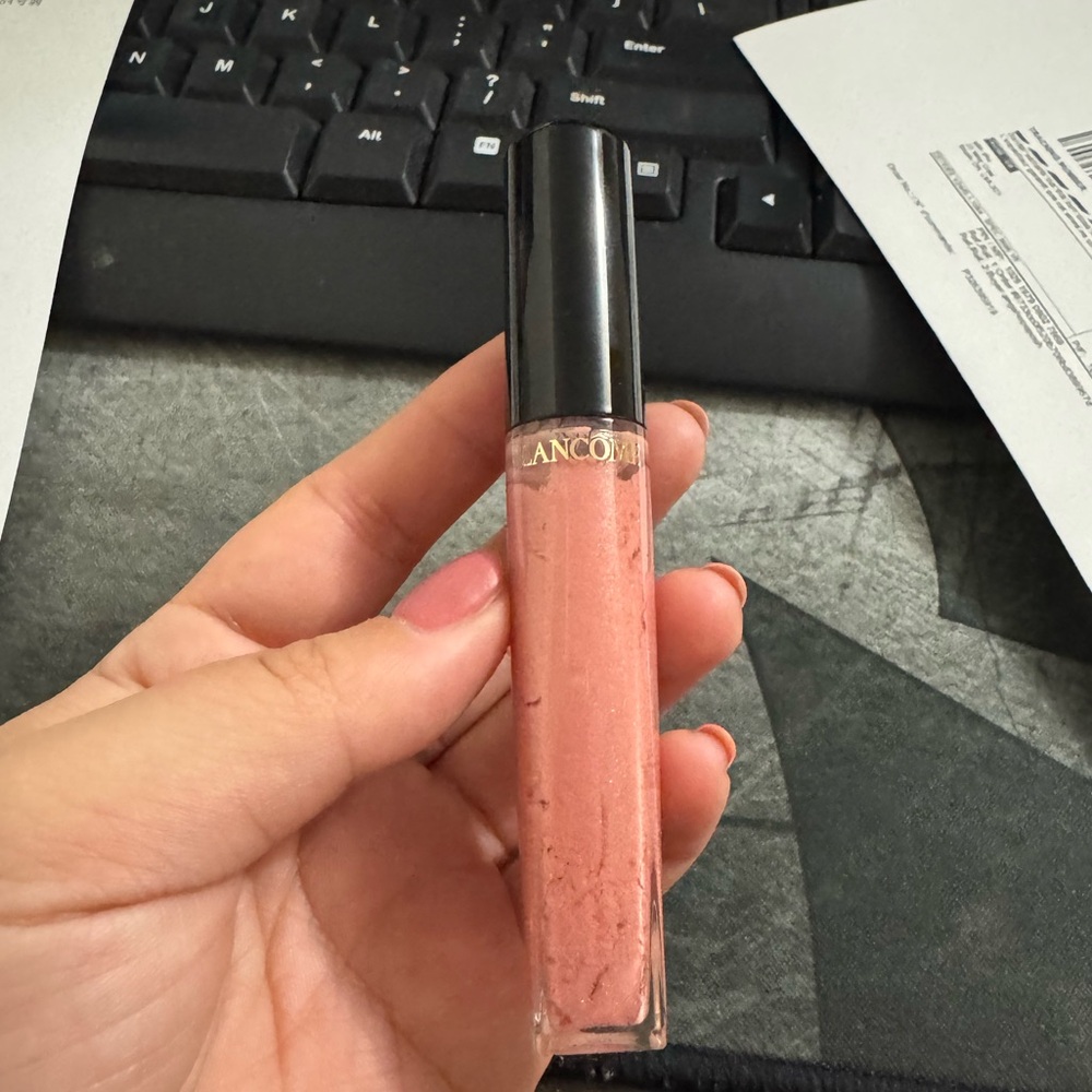 BNWOT Lancome Pairs -
L'ABSOLU GLOSS CREAM in 213 Atelier Parisen